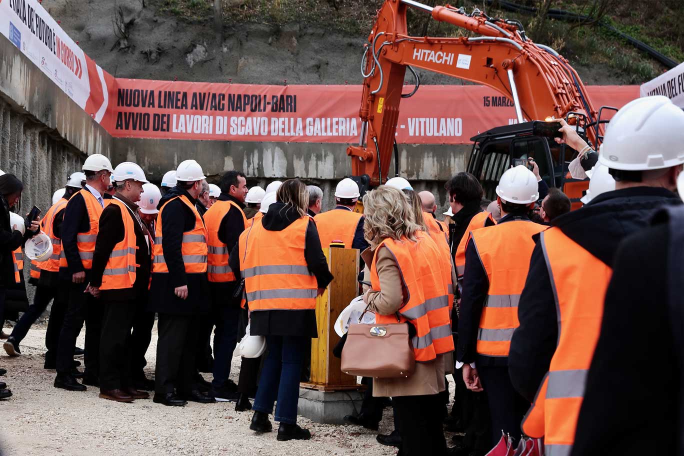 Immagini fotografiche dei lavori sulla Napoli - Bari